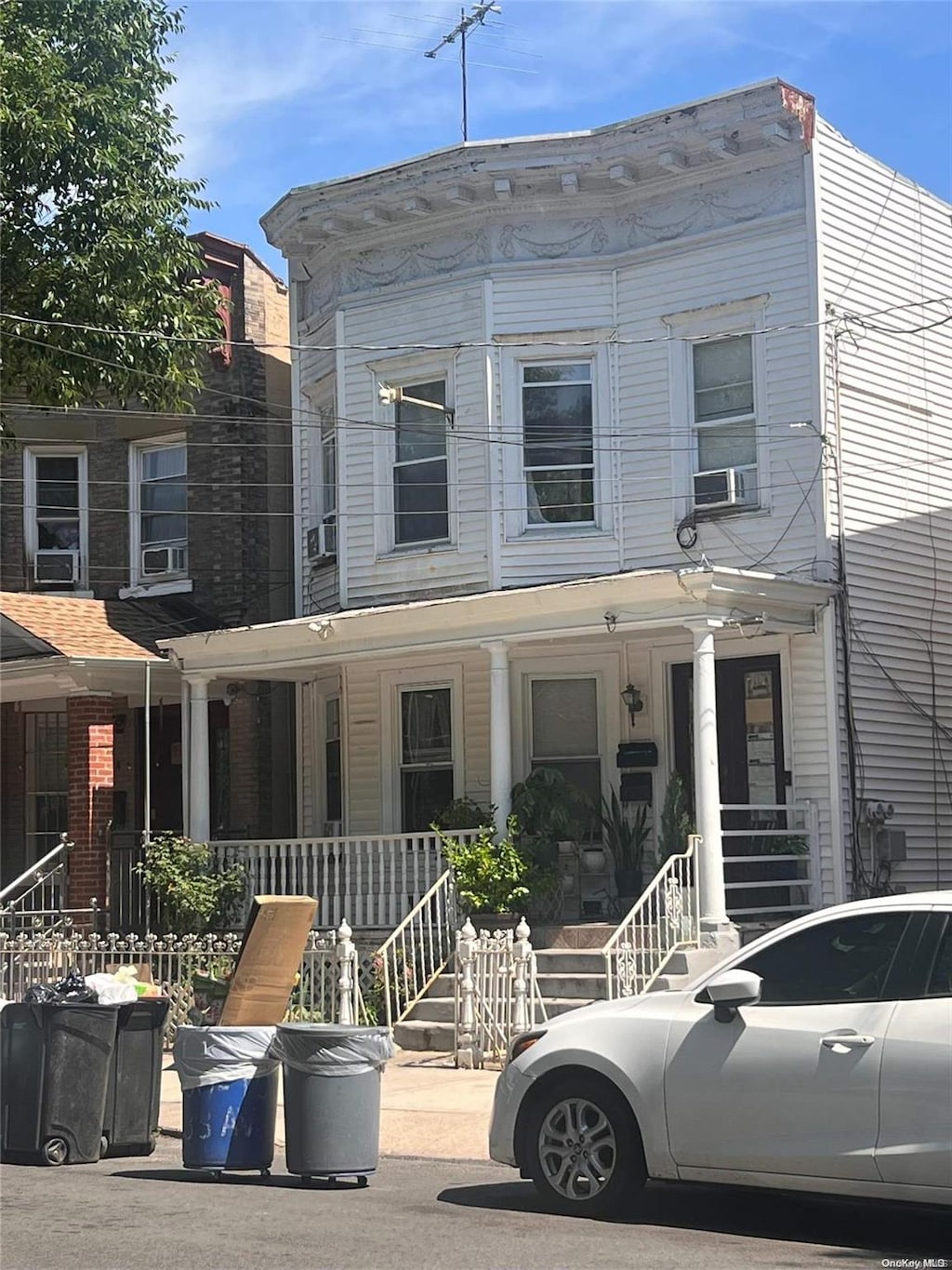 view of front of house featuring covered porch