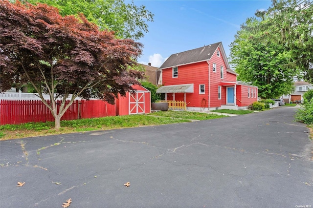 view of front of property