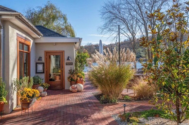 property entrance featuring a patio