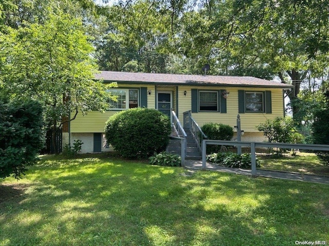 view of front of property with a front yard