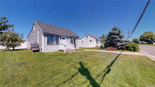 view of front of house with a front yard