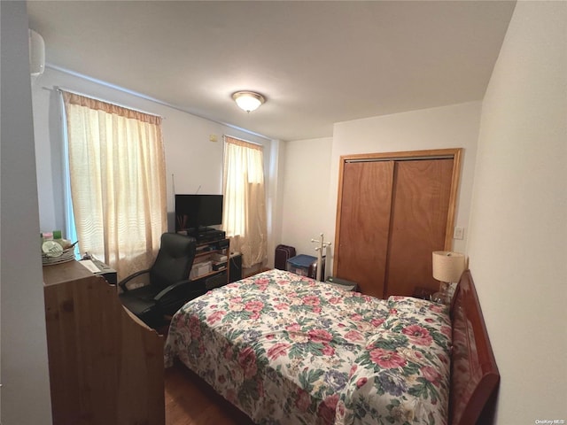 bedroom with a closet