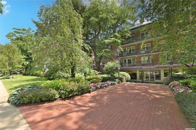 30 Stoner Ave Unit 3R, Great Neck, NY 11021 - view of home's community