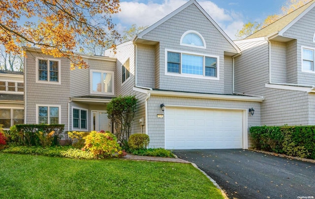 view of front facade featuring a front yard and a garage