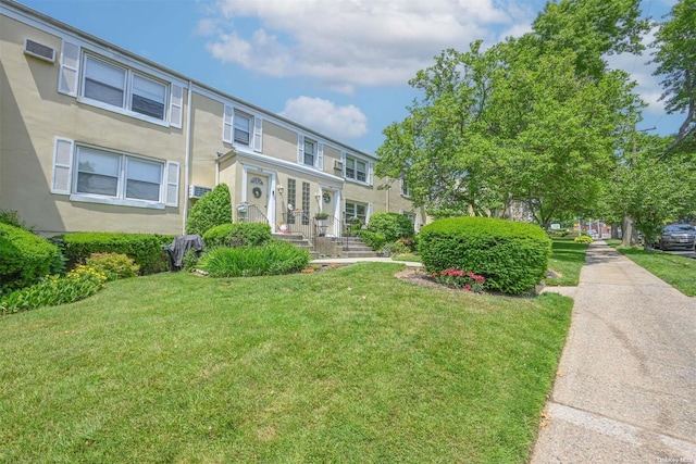 view of front of home featuring a front lawn