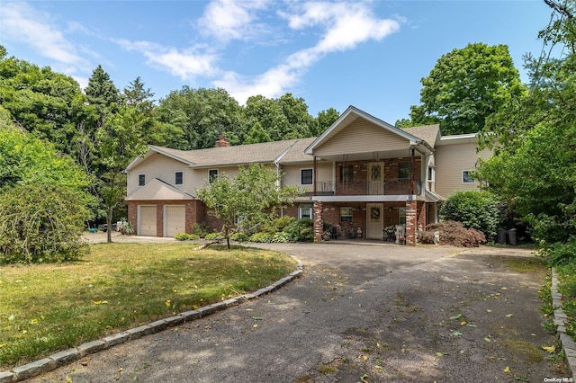 view of front of house featuring a garage and a front lawn