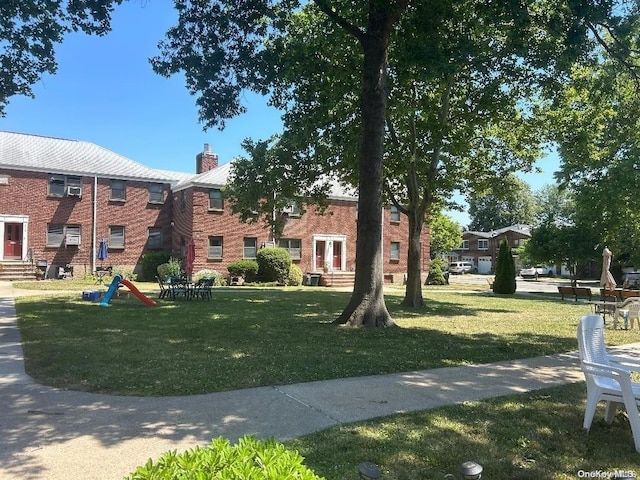 view of home's community featuring a yard