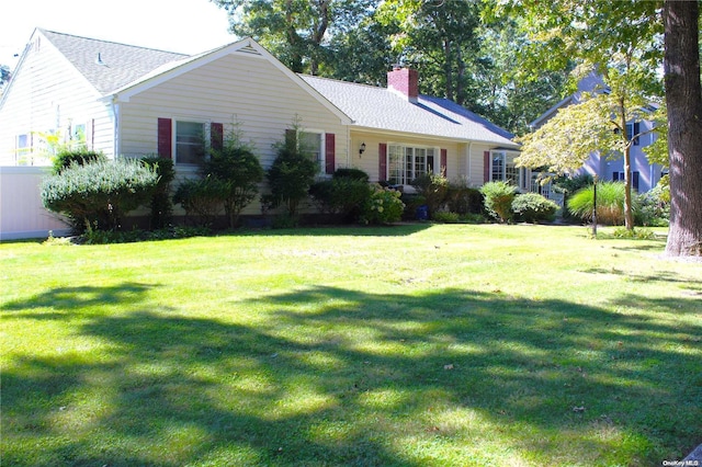 single story home with a front lawn