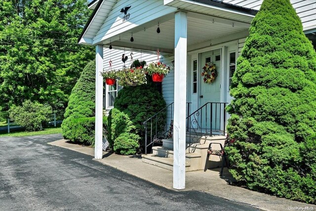 view of property entrance