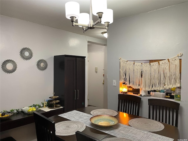 dining space with a notable chandelier