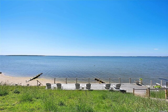 2100 Park Ave, Mattituck, NY 11952 - water view