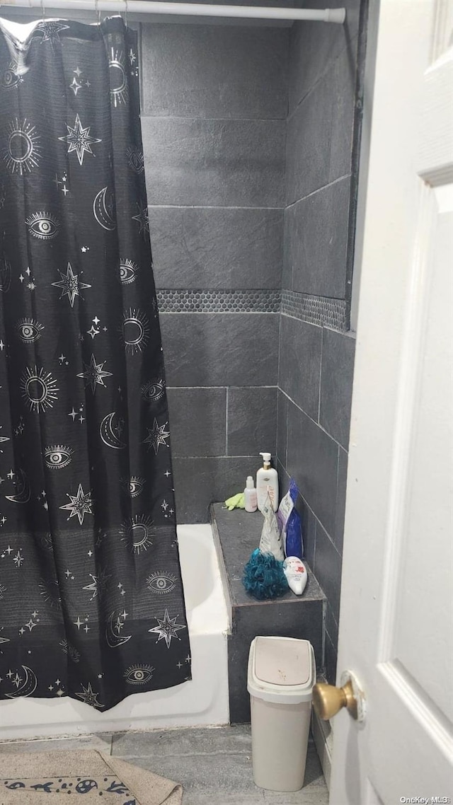 bathroom with shower / tub combo with curtain