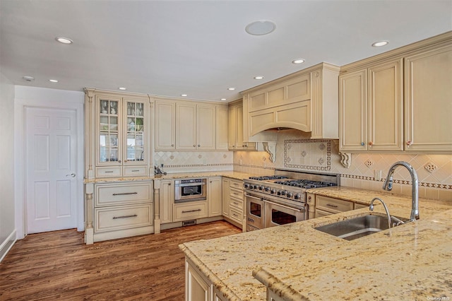 kitchen with cream cabinets, stainless steel appliances, light hardwood / wood-style flooring, and sink