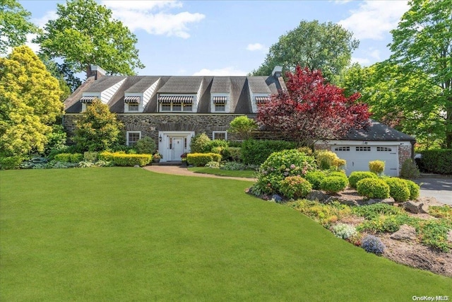 view of front of house featuring a front yard and a garage