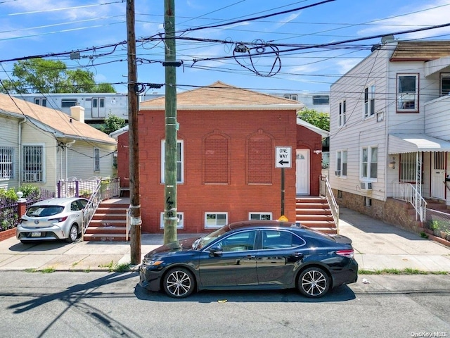 view of front facade