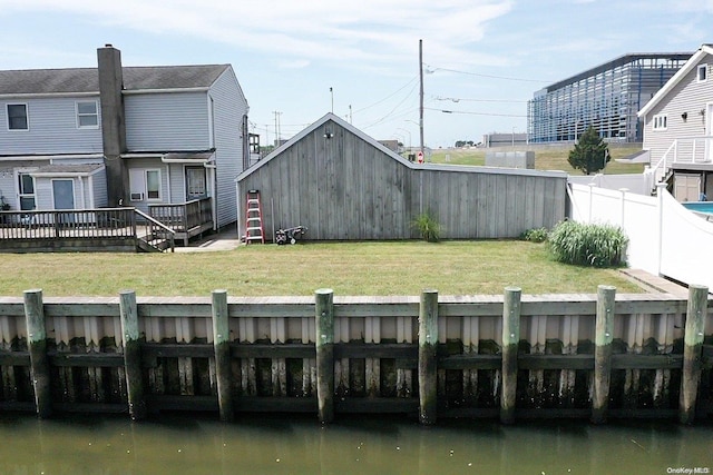 view of yard featuring a water view