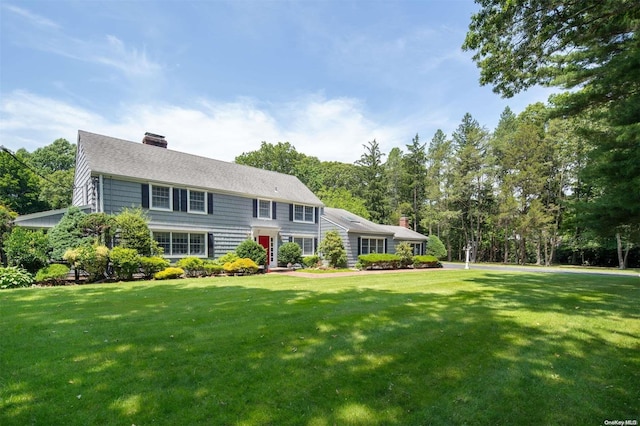 view of front of home featuring a front yard