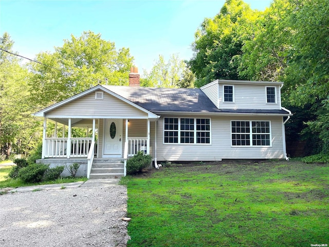 view of front facade with covered porch and a front yard