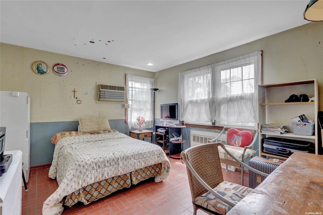 bedroom featuring a wall mounted AC