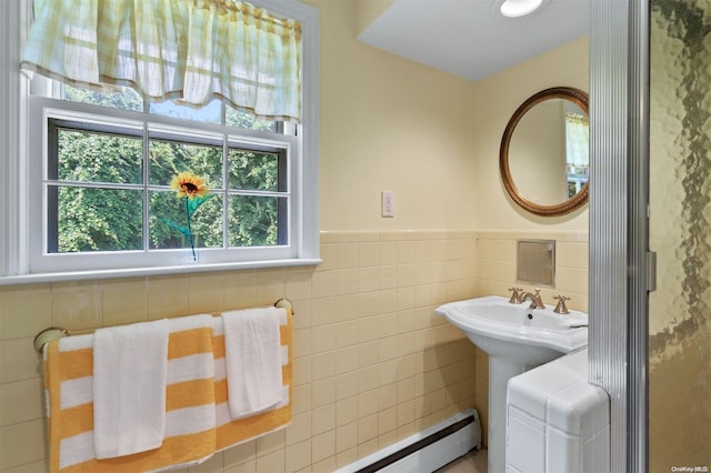 bathroom featuring tile walls