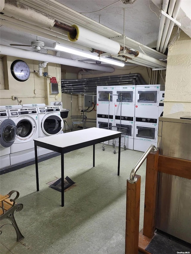 basement with independent washer and dryer, ceiling fan, and stacked washer / dryer