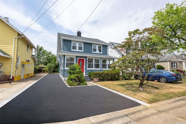 view of front of house with a front lawn