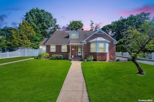 view of front of house featuring a yard