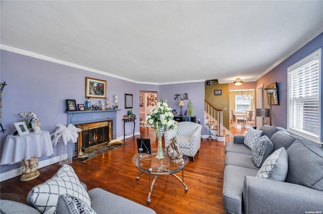 living room featuring hardwood / wood-style floors and crown molding