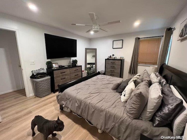 bedroom featuring light hardwood / wood-style floors and ceiling fan