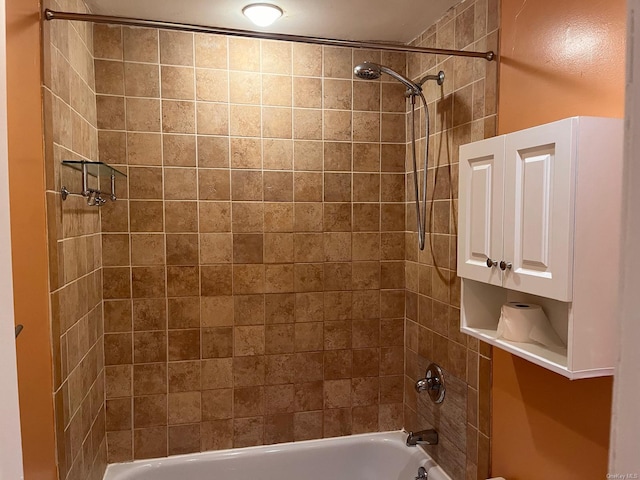 bathroom with tiled shower / bath combo