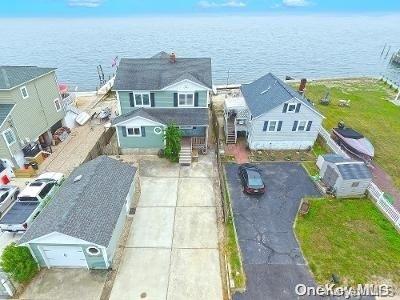 190 Bayview Ave, Lindenhurst, NY 11757 - bird's eye view of a large body of water