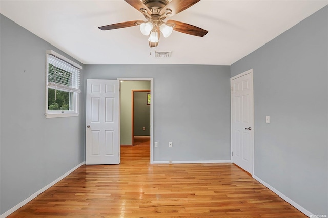 empty room with light hardwood / wood-style flooring and ceiling fan