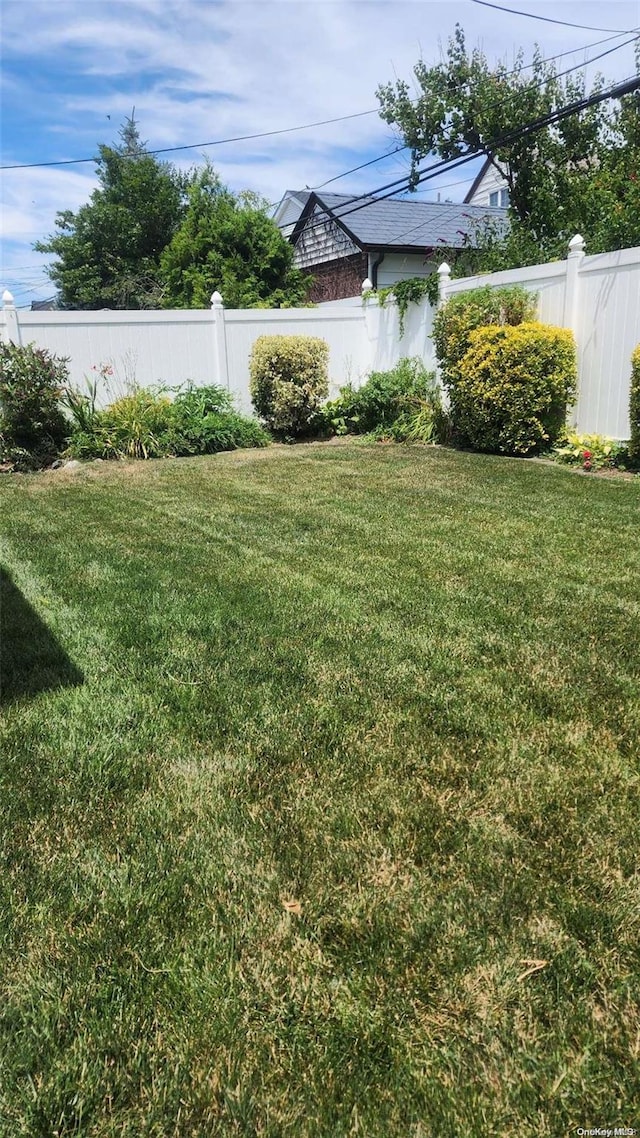 48-27 213th St, Bayside, NY 11364 - view of yard
