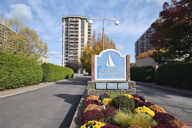 view of community / neighborhood sign