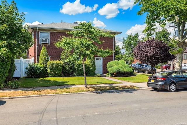 view of front of home featuring a front lawn