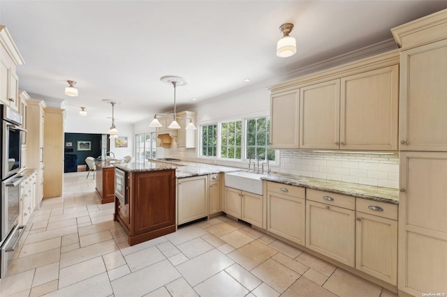 kitchen with sink, tasteful backsplash, decorative light fixtures, kitchen peninsula, and stainless steel appliances