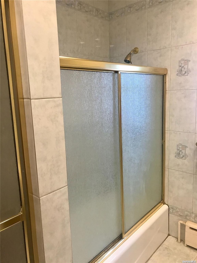 bathroom with shower / bath combination with glass door