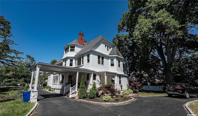 view of front facade with covered porch