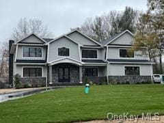 view of front of property featuring a front lawn