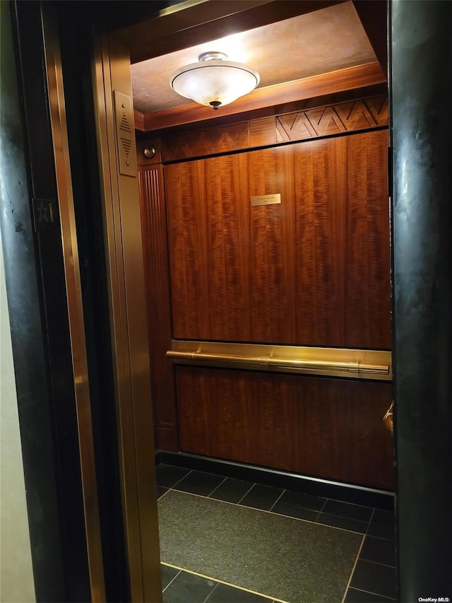 room details featuring elevator