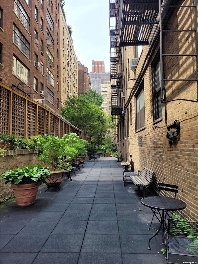 434 E 52nd St Unit 9A, New York Manhattan, NY 10022 - view of home's community with a view of city