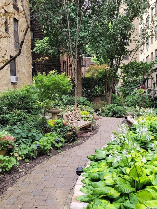 434 E 52nd St Unit 9A, New York Manhattan, NY 10022 - view of property's community with a patio