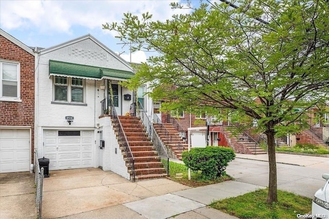 view of front facade featuring a garage