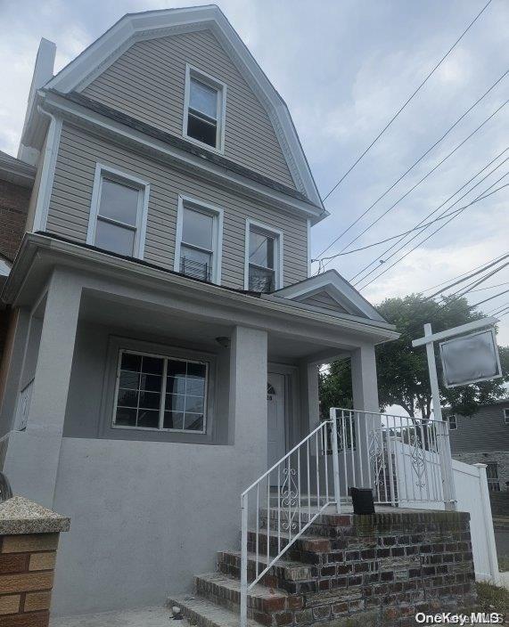 view of front of house with covered porch