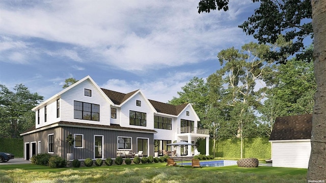 view of front of house featuring a front lawn