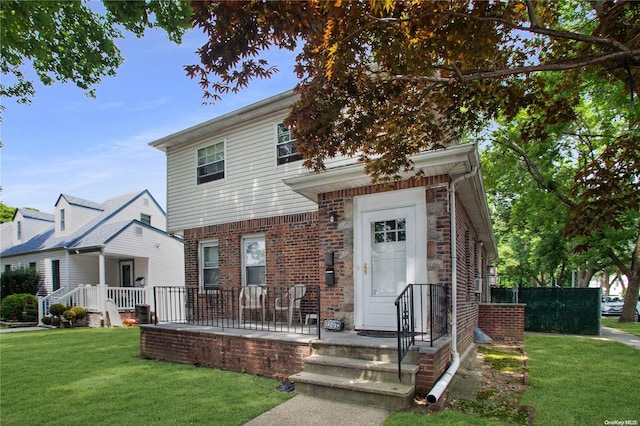 view of front of property with a front lawn