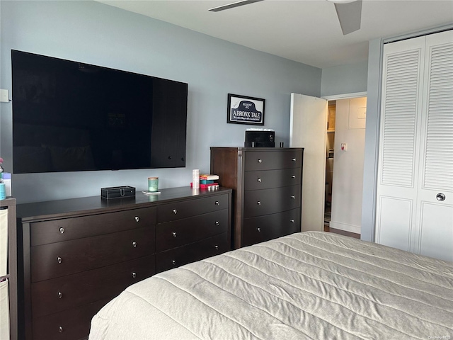 bedroom with ceiling fan and a closet