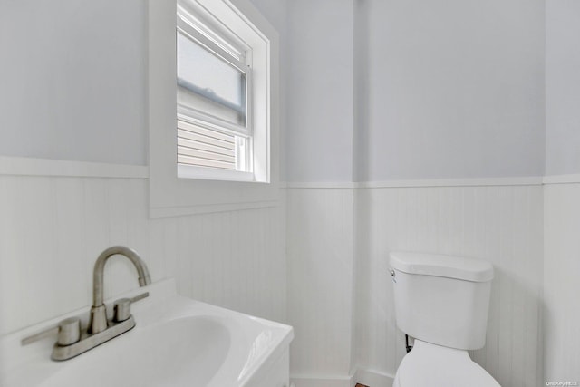 bathroom featuring toilet and sink