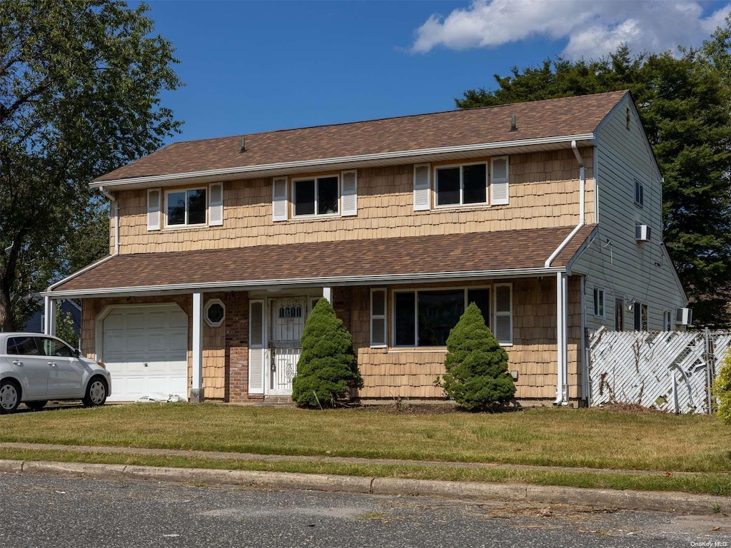 view of front of house featuring a front lawn and a garage