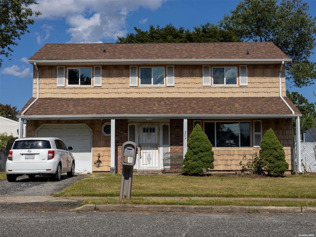 view of front of house featuring a front yard and a garage